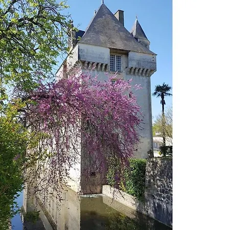 Chateau De Mornay Saint-Pierre-de-l'Isle