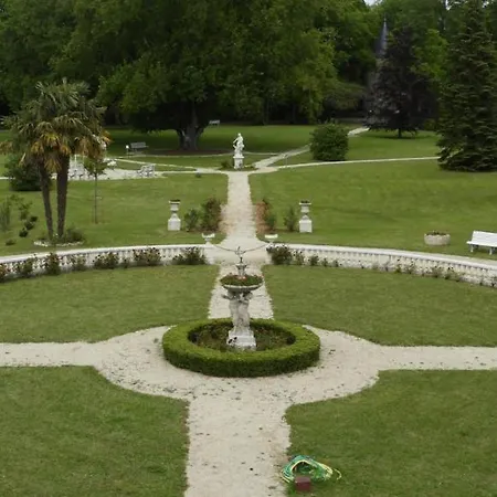 Chateau De Mornay * Saint-Pierre-de-l'Isle