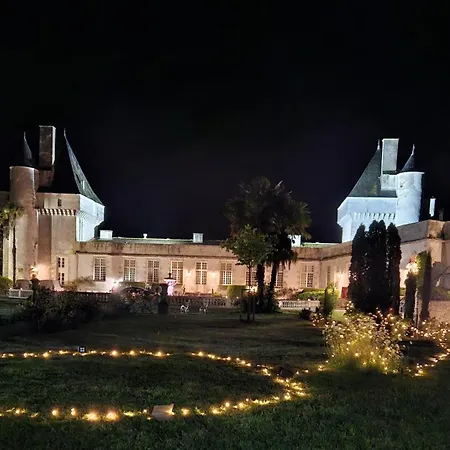Chateau De Mornay Saint-Pierre-de-l'Isle