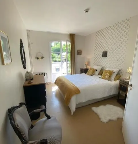 Chateau De Mornay Apartment Saint-Pierre-de-l'Isle