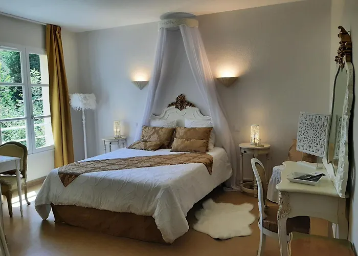 Chateau De Mornay Saint-Pierre-de-l'Isle