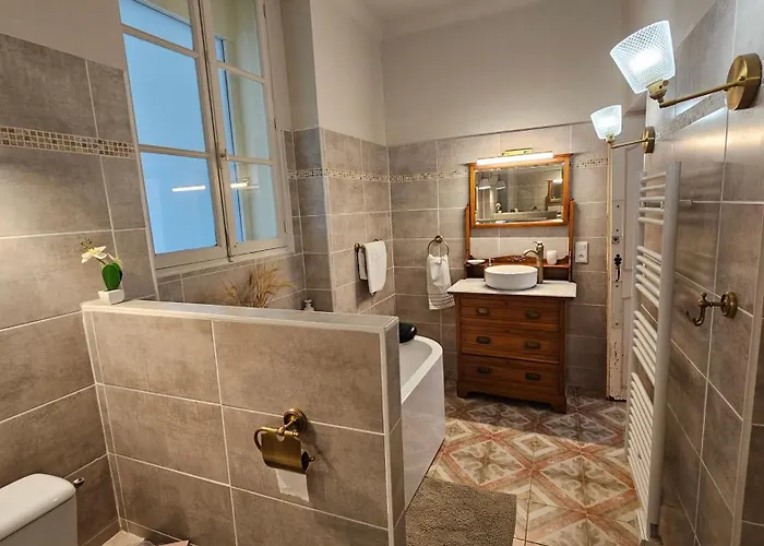 Chateau De Mornay Saint-Pierre-de-l'Isle